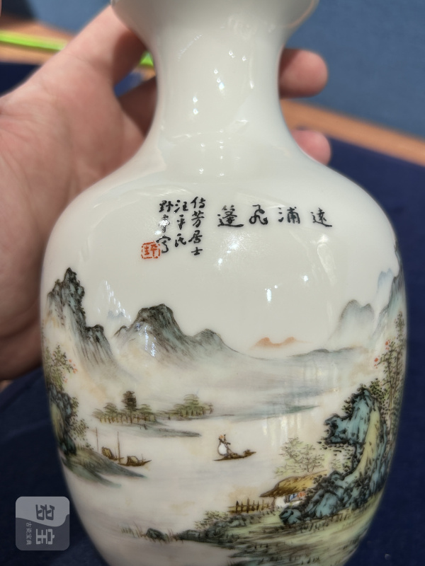 民国 汪野亭粉彩远浦飞篷山水图瓶 - 图5